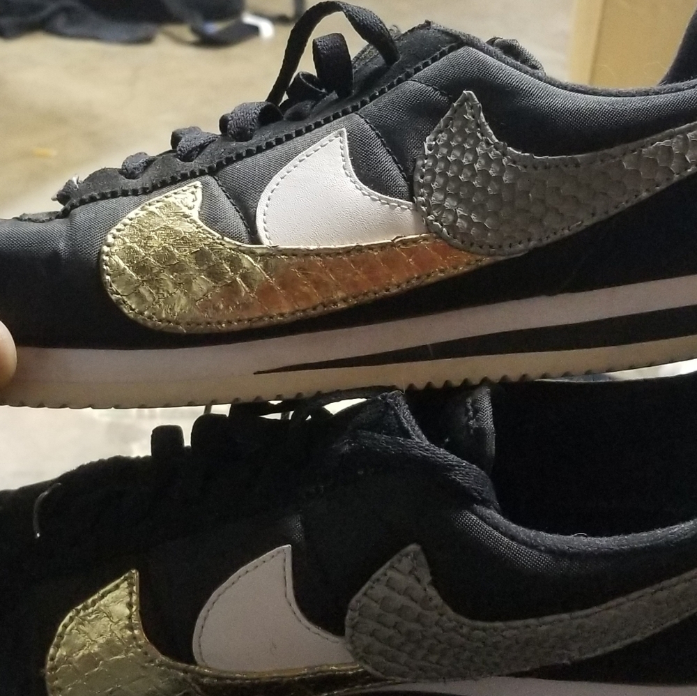 Misplaced check Nike cortez